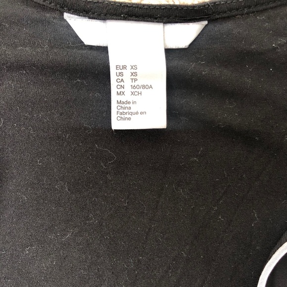 H&M ruffle front top - Picture 5 of 5